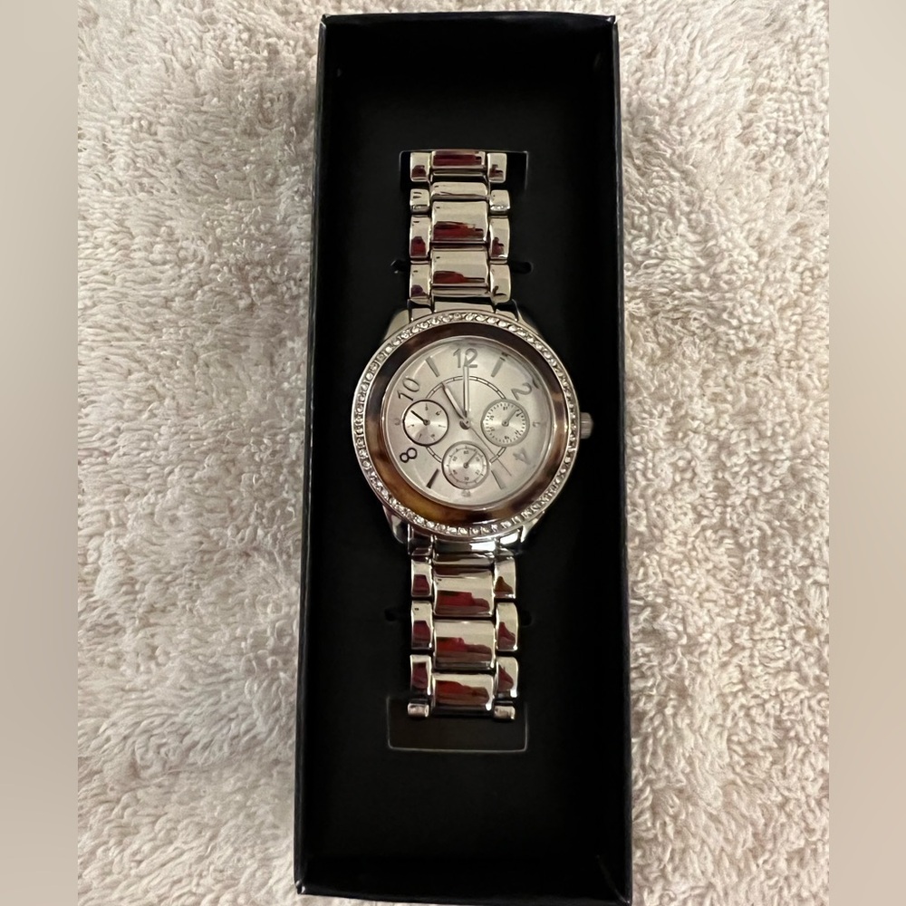 Avon Pretty Inlay Bracelet Watch

Silvertone (see photo).